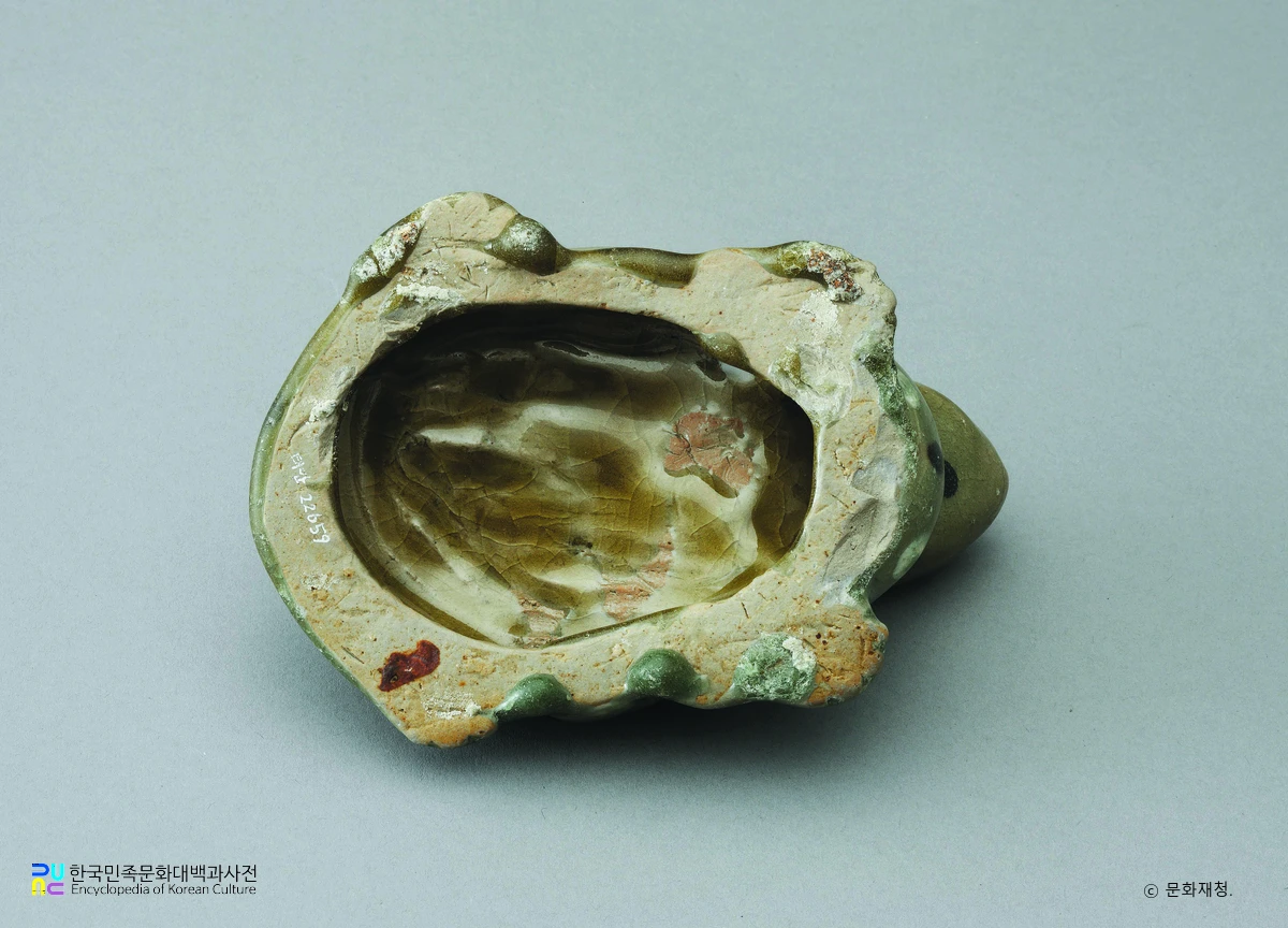 청자 퇴화문두꺼비모양 벼루