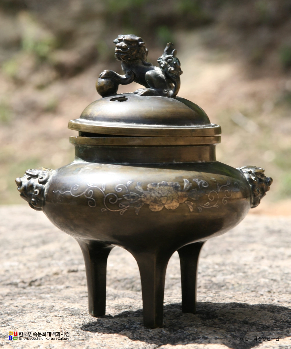 청동 은입 인동문 향로