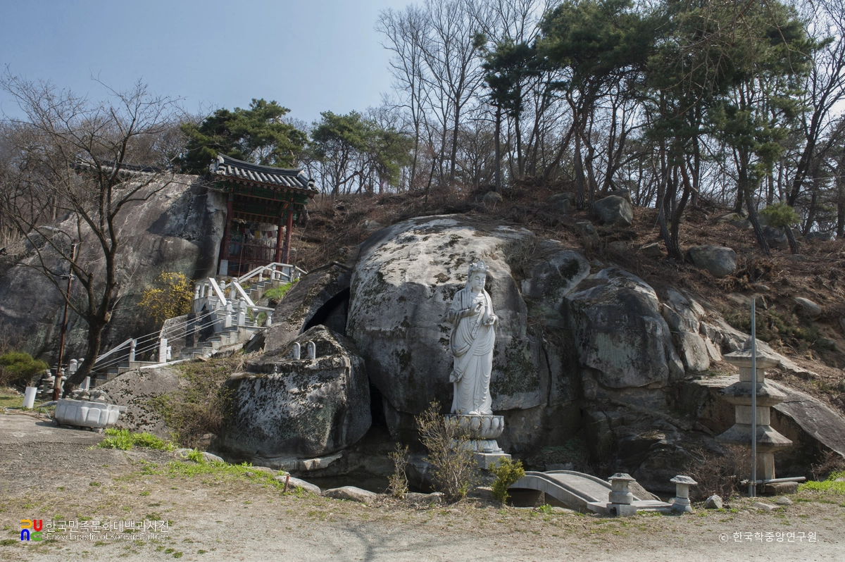 안성 굴암사 전경
