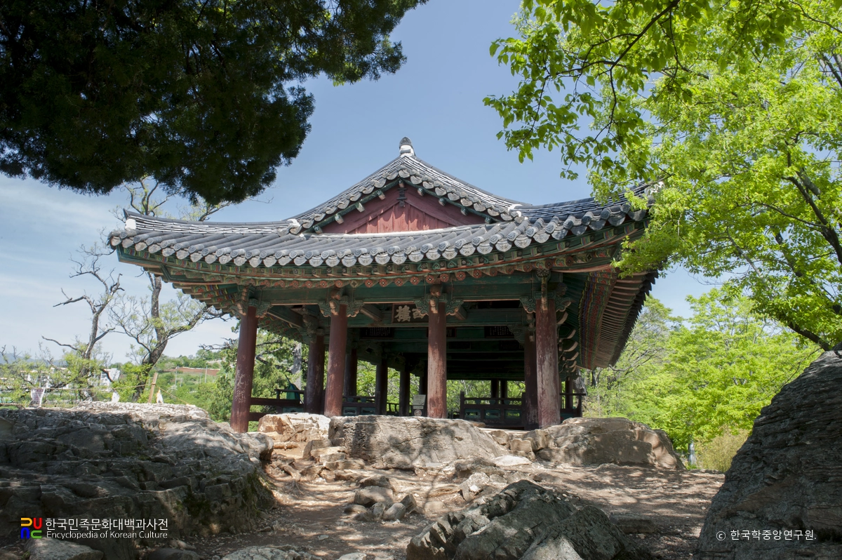 삼척 죽서루 측면