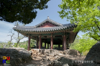 삼척 죽서루 측면