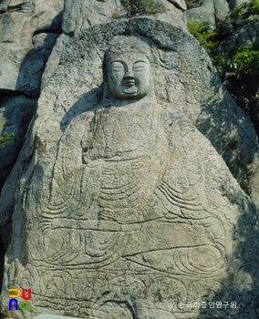 경주 삼릉계곡 마애석가여래좌상 정면