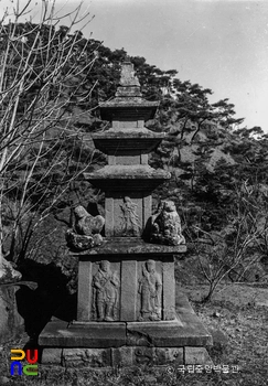 의성 관덕리 삼층석탑 전경