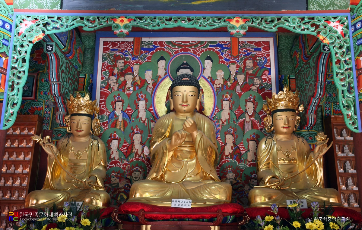 부산 범어사 비로전 목조 비로자나삼존불 좌상