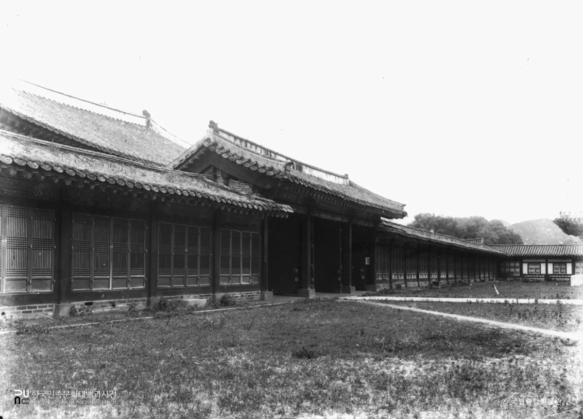 서울 경복궁 중 향오문 후측면 전경
