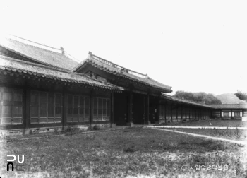 서울 경복궁 중 향오문 후측면 전경