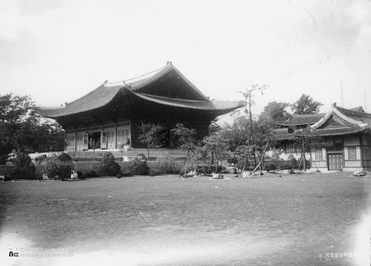 서울 덕수궁 중화전 및 중화문 중 중화전 전경