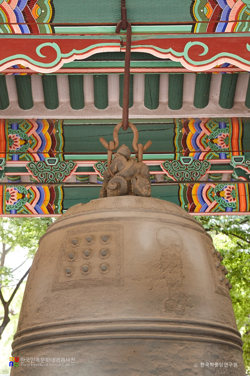 덕수궁 흥천사명 동종 용뉴와 보살입상