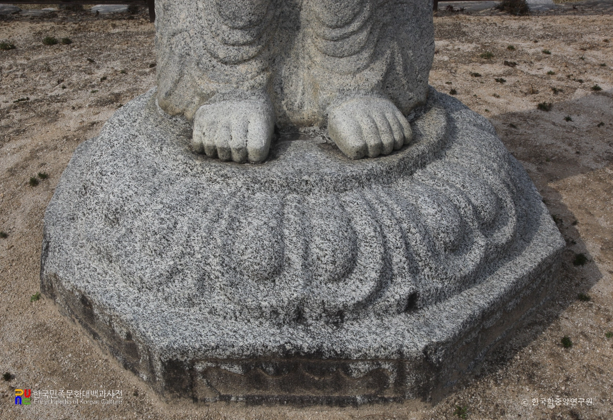 거창 상림리 석조보살입상의 대좌