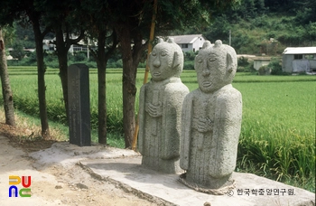사천 가산리 석장승 중 하신장 여장승 좌측면