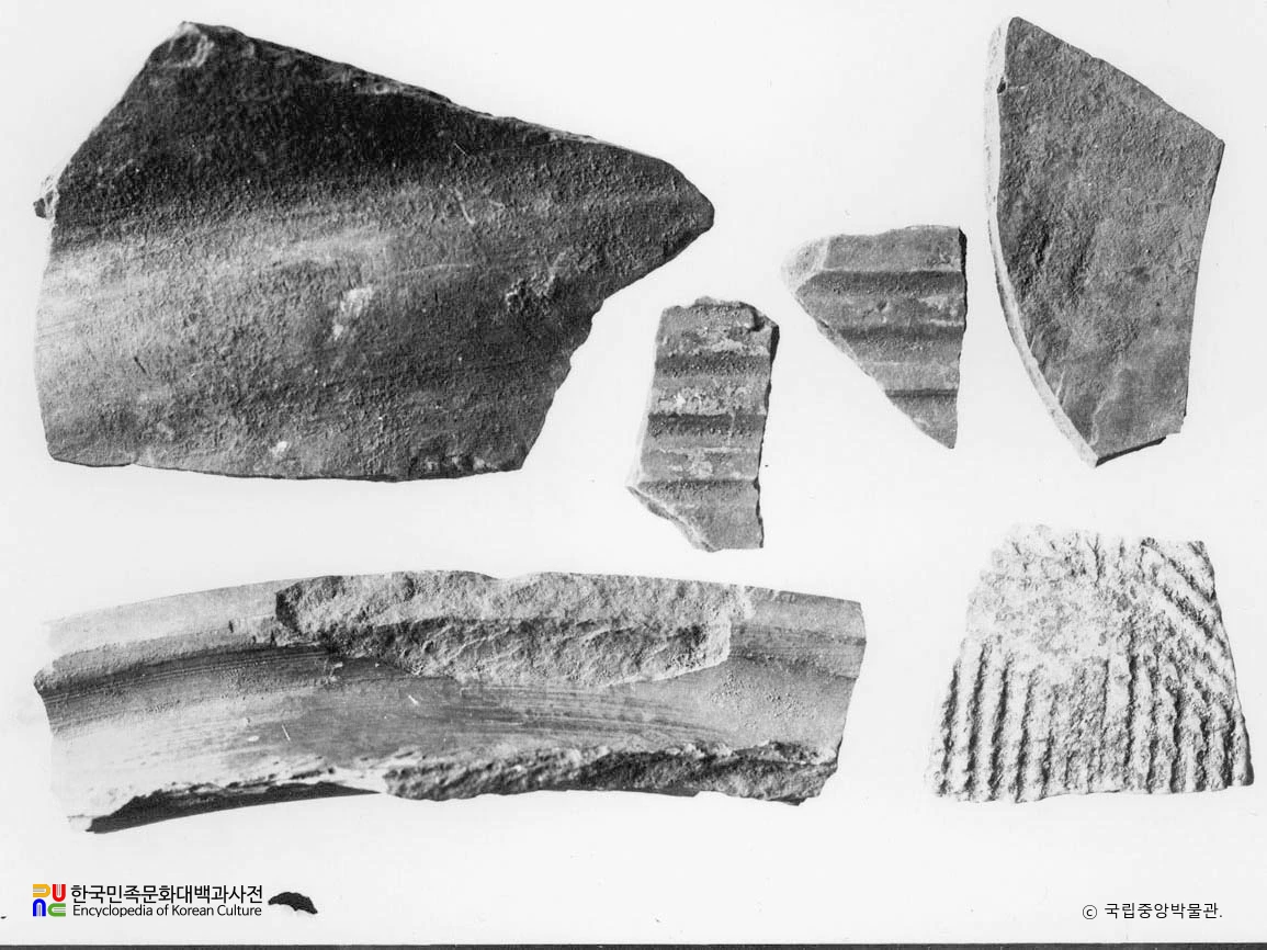 황해 황주 흑교리 고분 출토 토기편