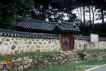 광주 고씨 삼강문 정측면