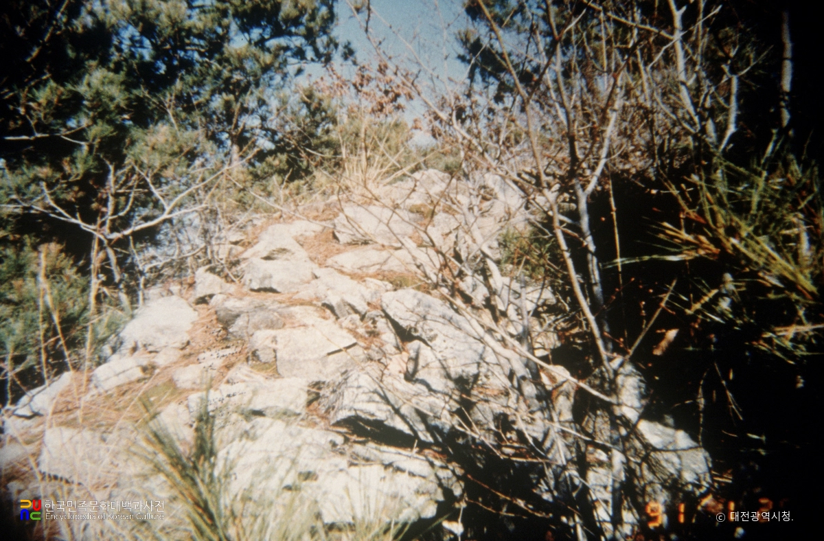 대전 비파산성 성벽