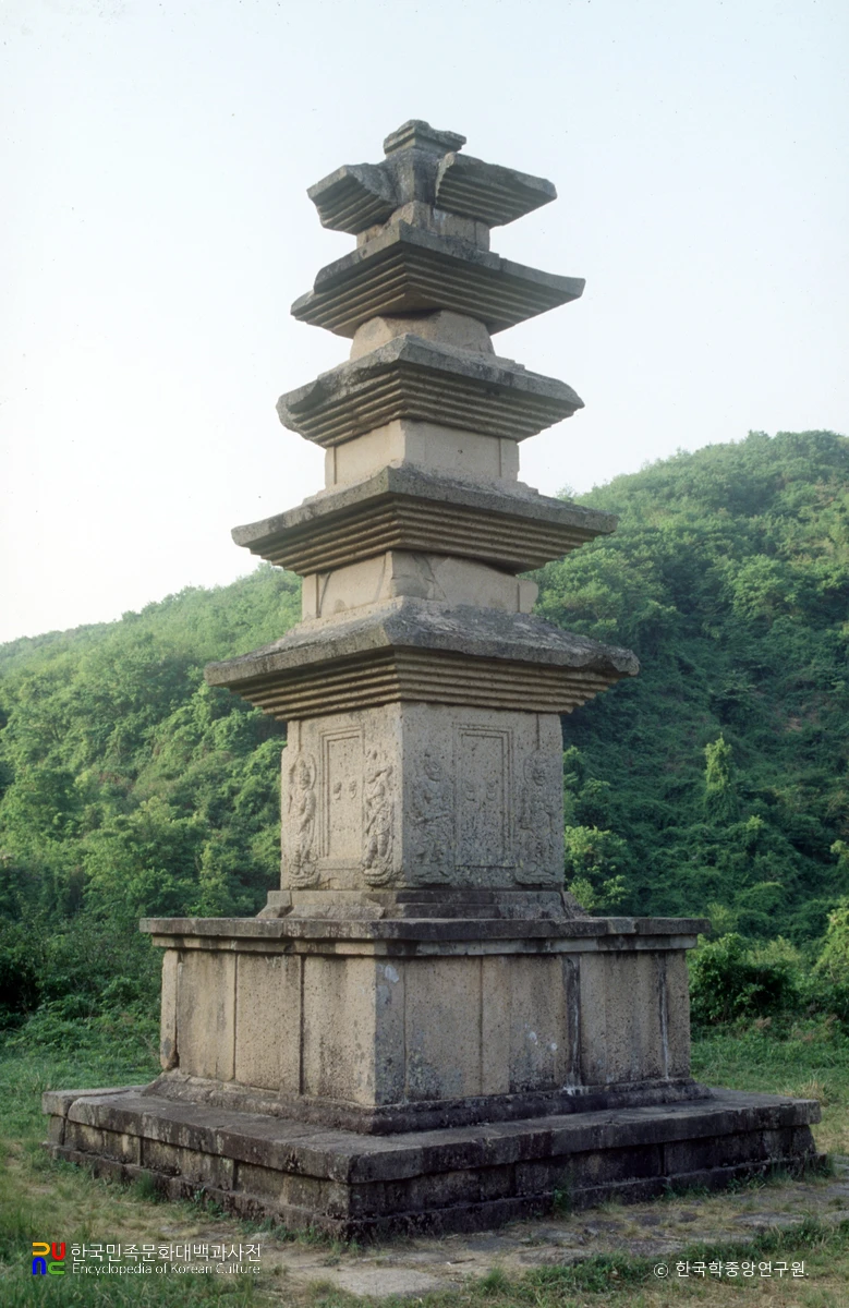 경주 장항리 서오층석탑 동북면