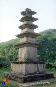 경주 장항리 서오층석탑 동북면