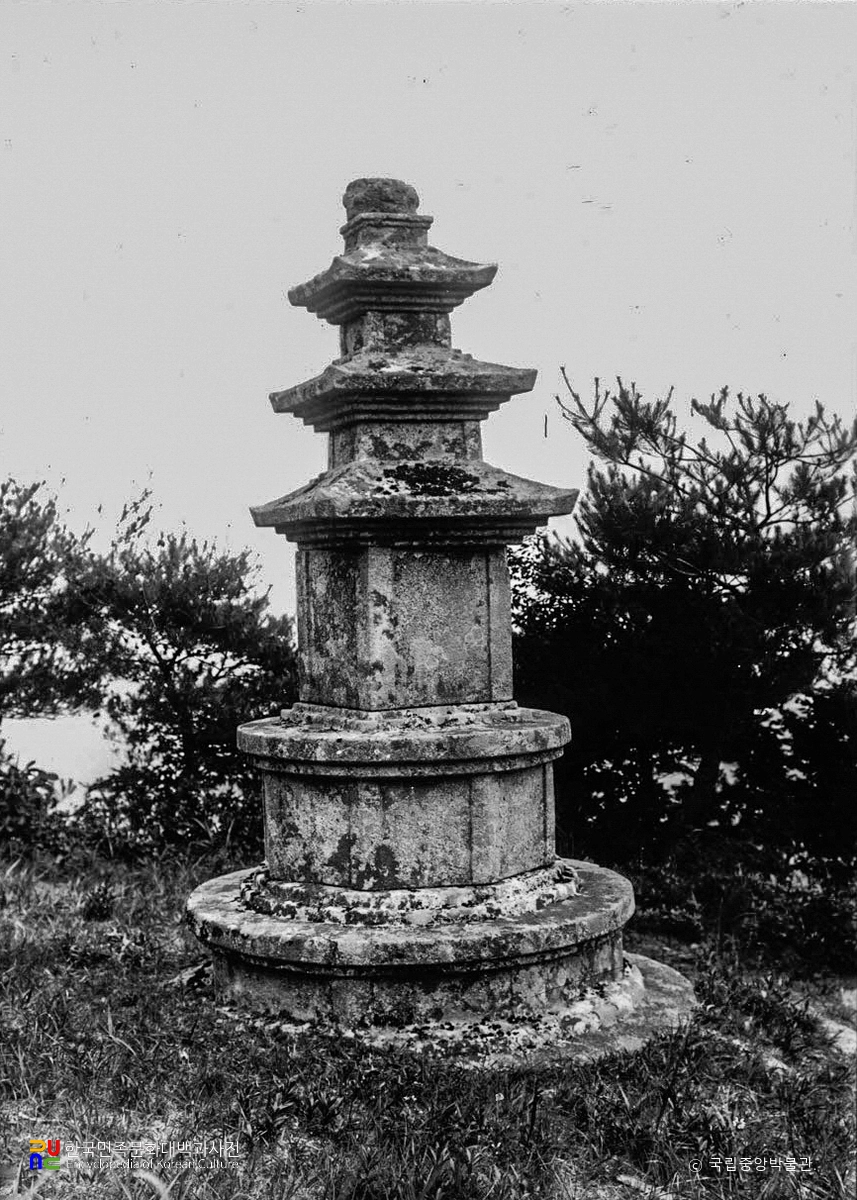 경주 석굴암 삼층석탑 서북면