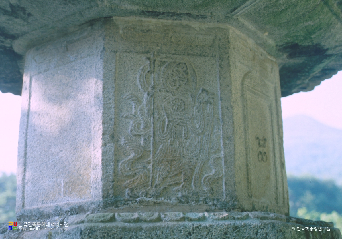 남원 실상사 수철화상탑 우측 사천왕상