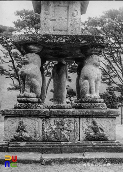 구례 화엄사 사사자 삼층석탑 중 기단부와 탑신 후면