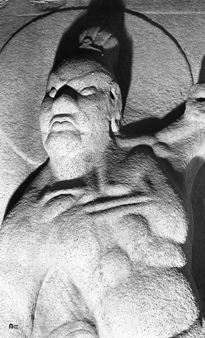 석굴암의 금강역사 모습
