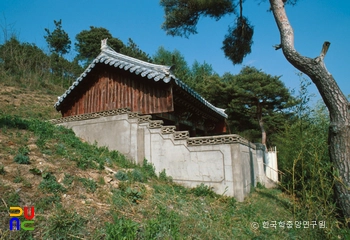 장수 월강사 측면