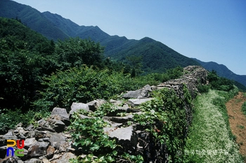 정선 고성리 산성 성벽