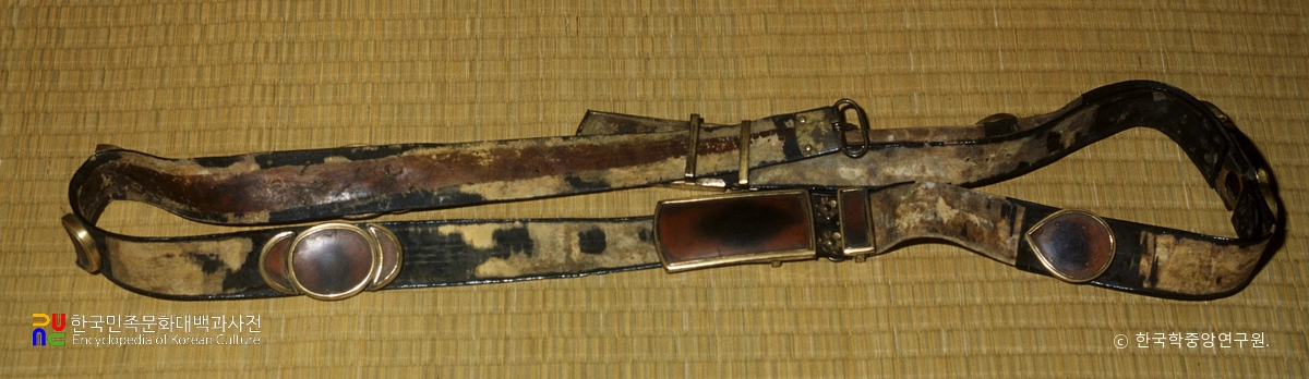 농암 영정 후사본 및 금서대