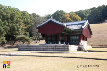 고양 서오릉 중 홍릉의 정자각 정측면