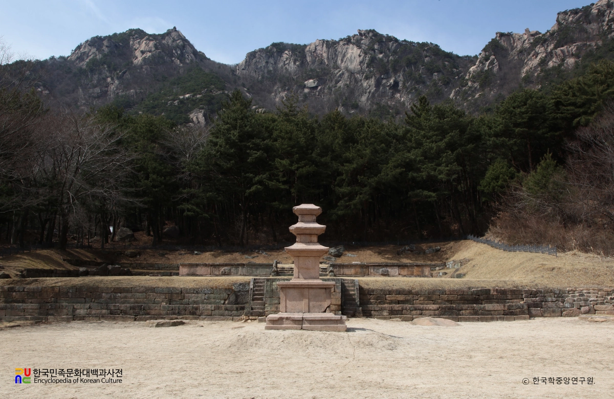 합천 영암사지 삼층석탑 전경