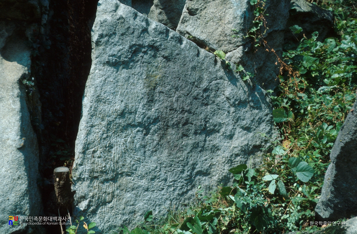 원주 수암리 마애삼존불상