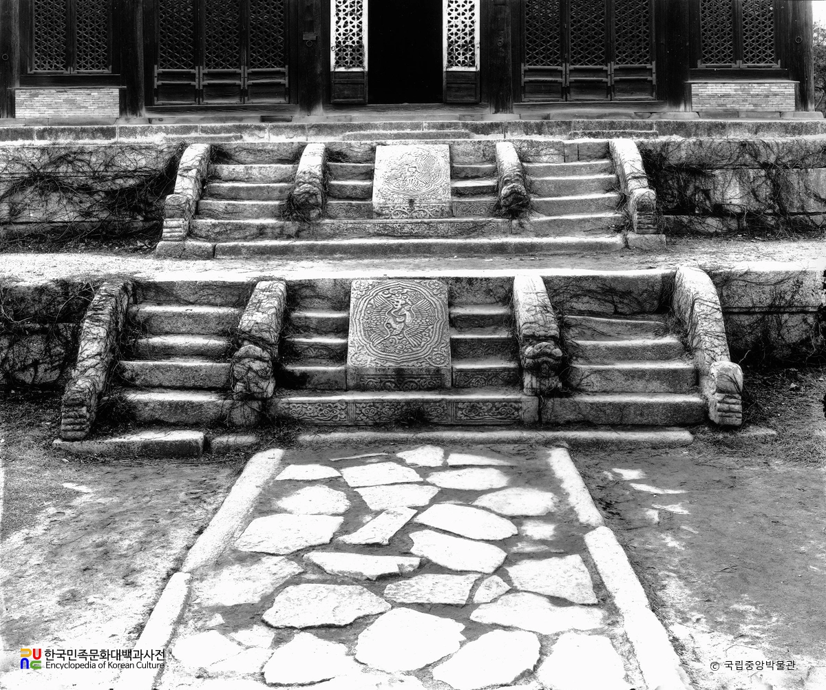 서울 창경궁 명정전 정면 석계