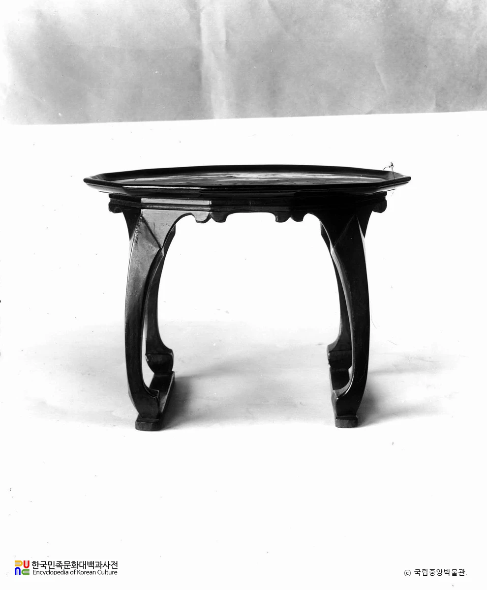 목조십이각소반