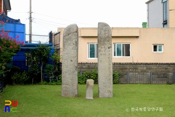 강릉 수문리 당간지주 정면