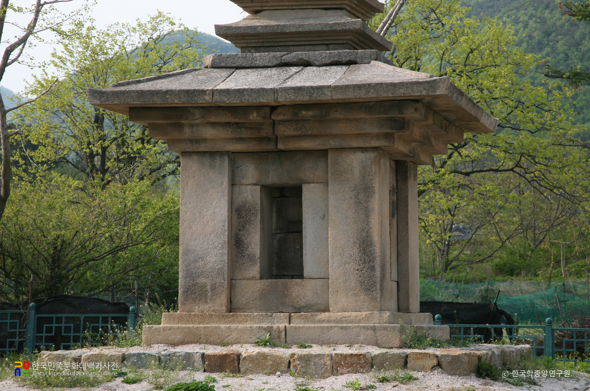 경주 정혜사지 십삼층석탑 탑신 동면