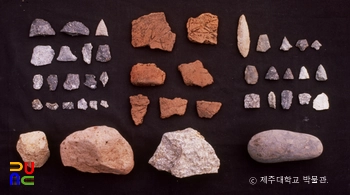제주 고산리 슬롯 머신 저금통 출토 유물