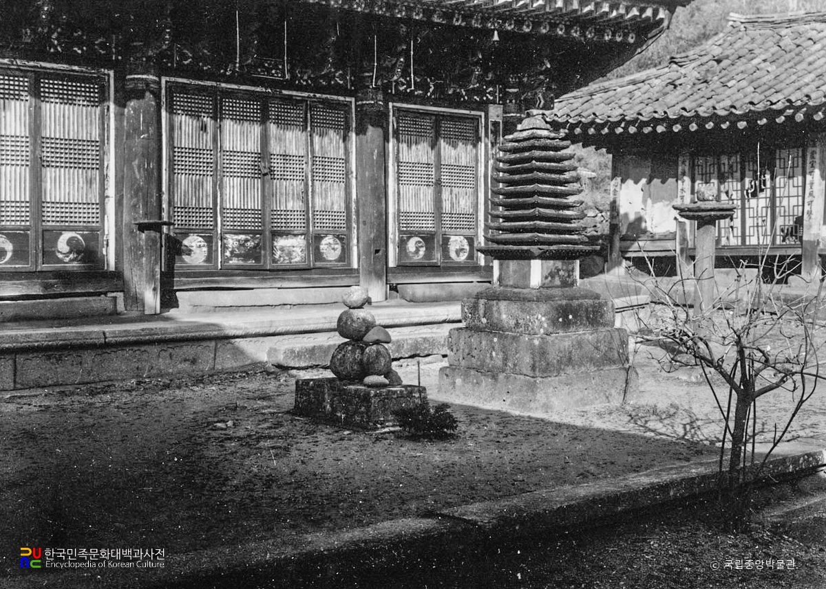 합천 해인사 원당암 다층석탑과 석등