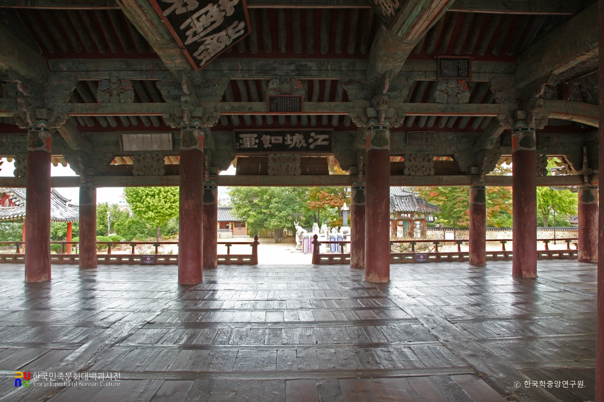 밀양 영남루 내부