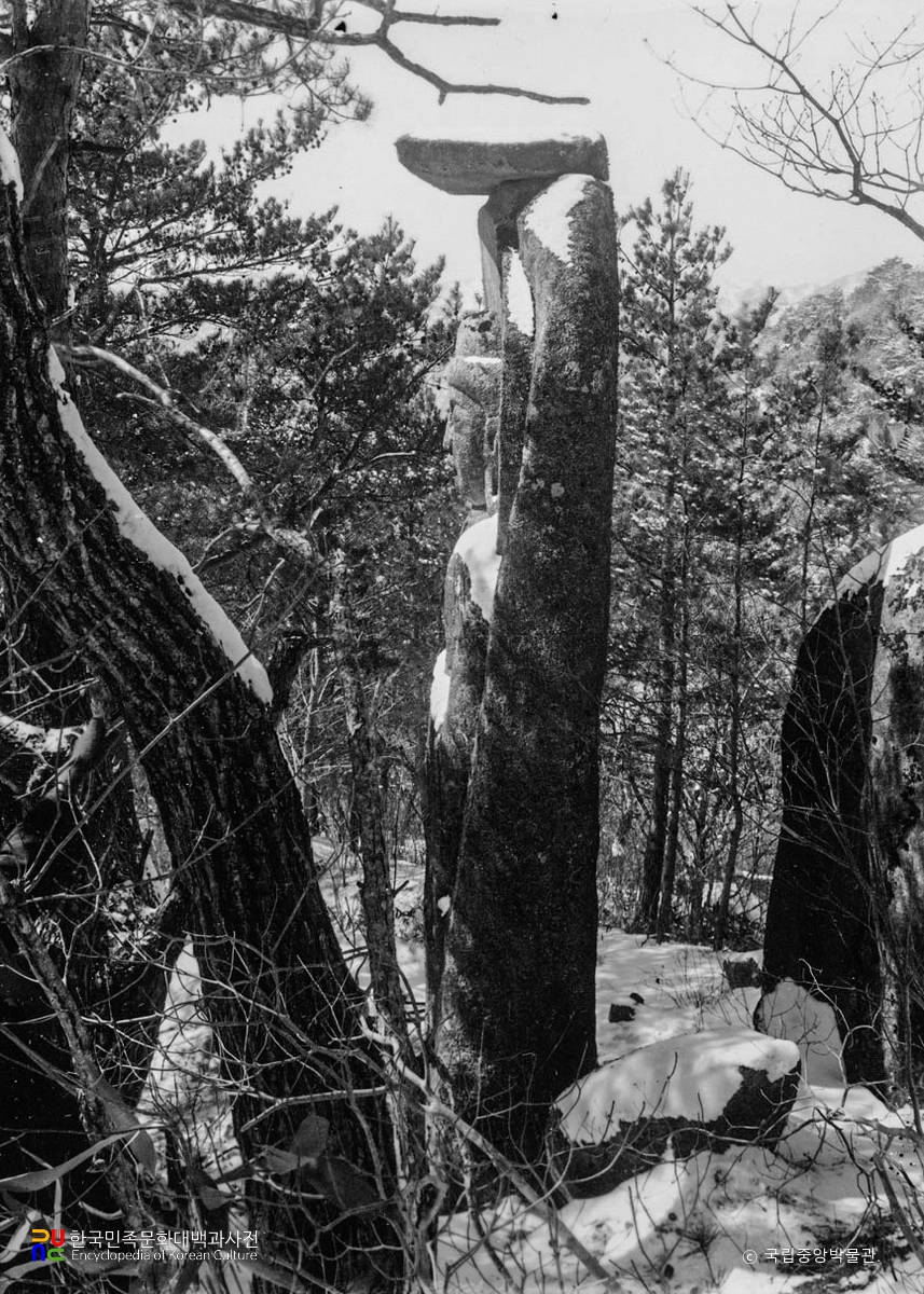 합천 치인리 마애불입상 측면