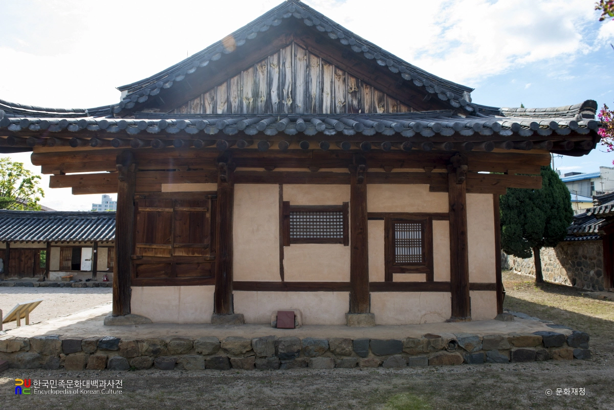 영천 숭렬당 좌측면