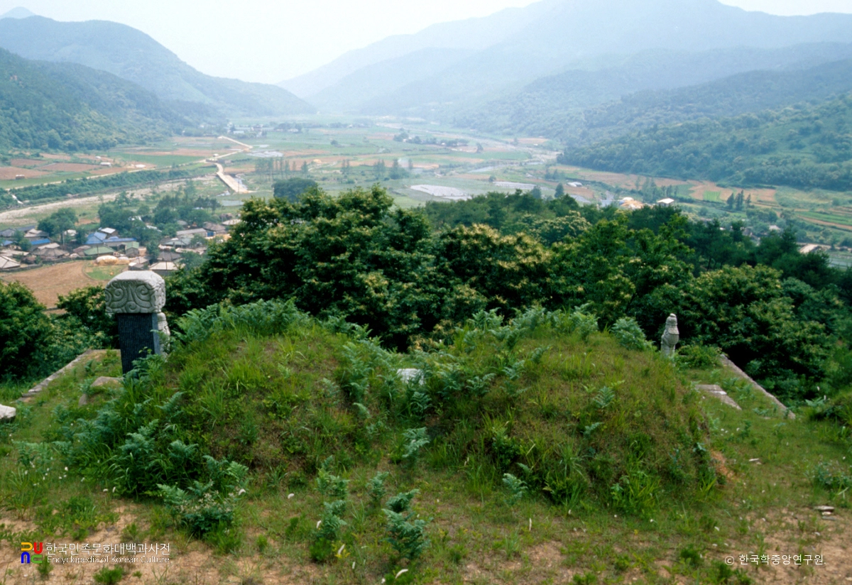 광양 형제의병장 묘 후면
