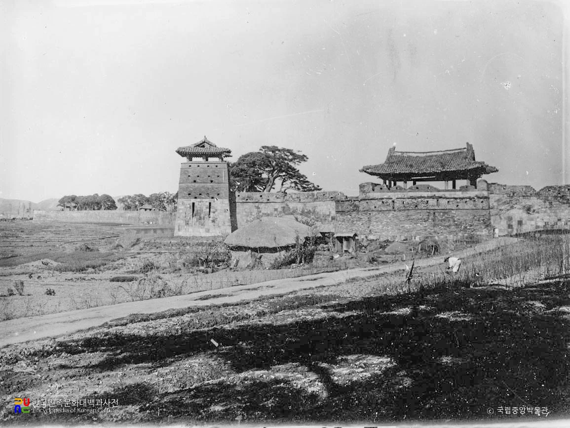 수원 화성 화서문과 서북공심돈 전경