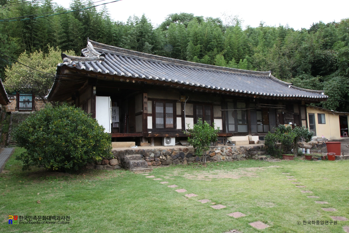 밀양향교 전사실 정측면