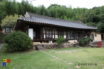밀양향교 전사실 정측면