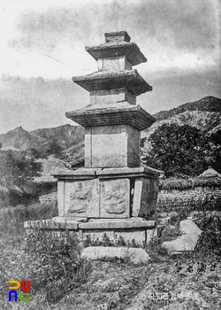 경주 남산동 동서삼층석탑 중 서삼층석탑 정면