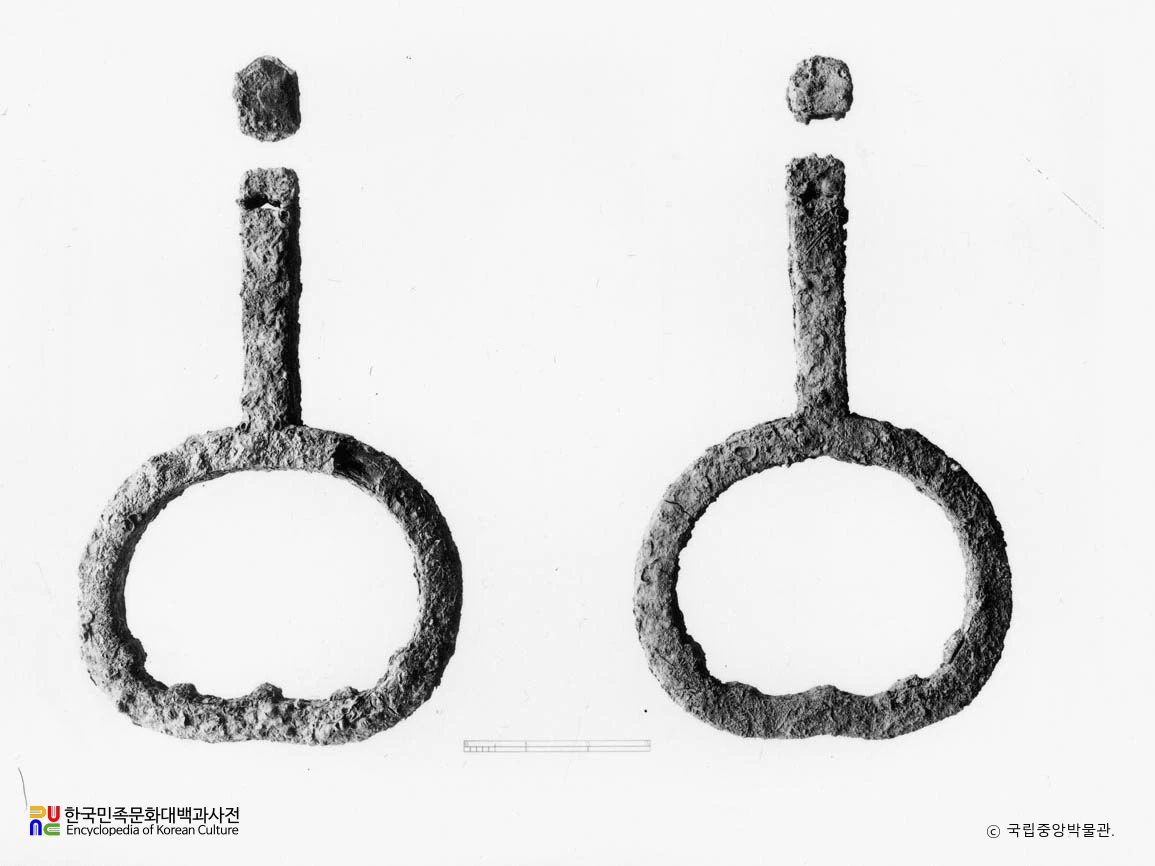 경북 달성 내당동 제37호분 제2석곽 출토 등자