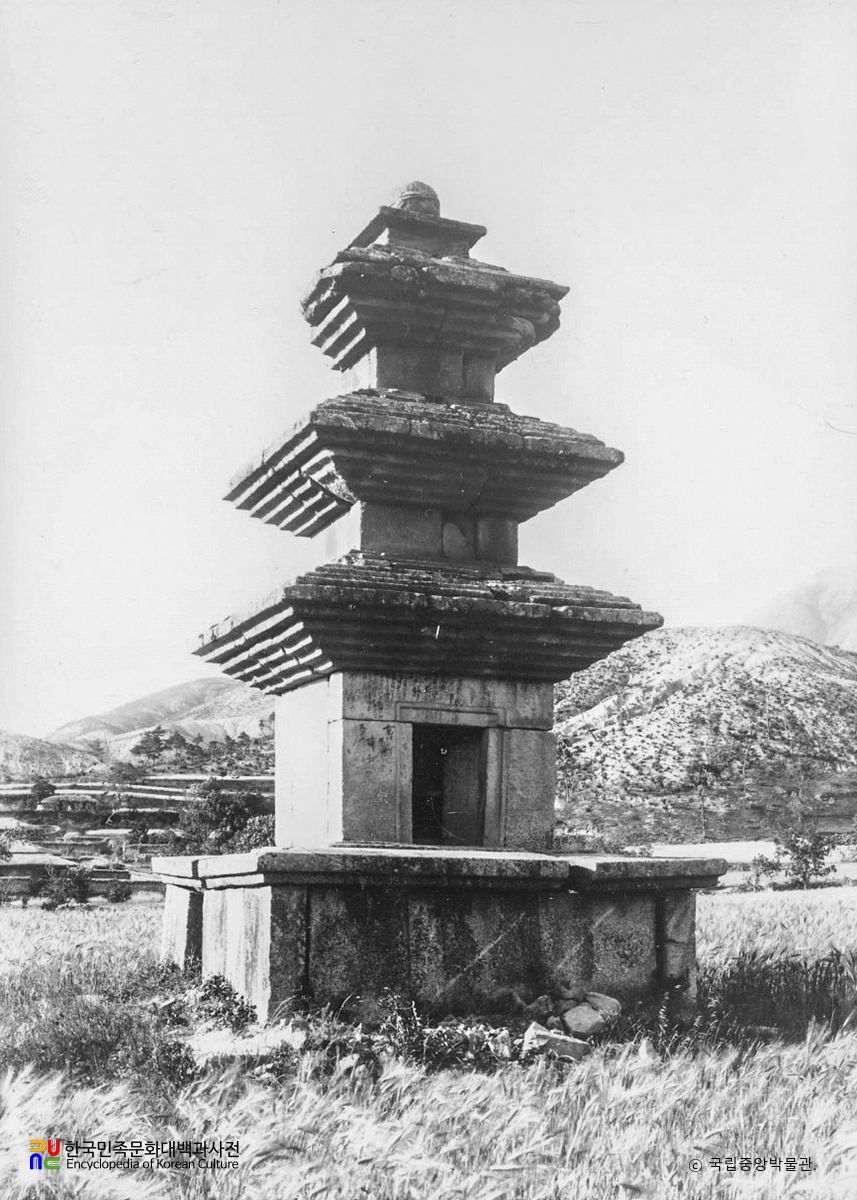 구미 낙산리 삼층석탑 정측면