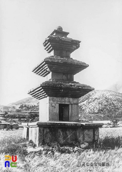 구미 낙산리 삼층석탑 정측면