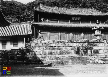 구례 화엄사 각황전과 앞 석등 정면