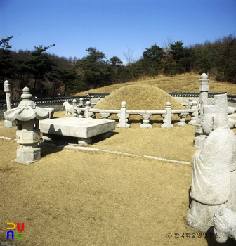 고양 서오릉 중 경릉 정측면