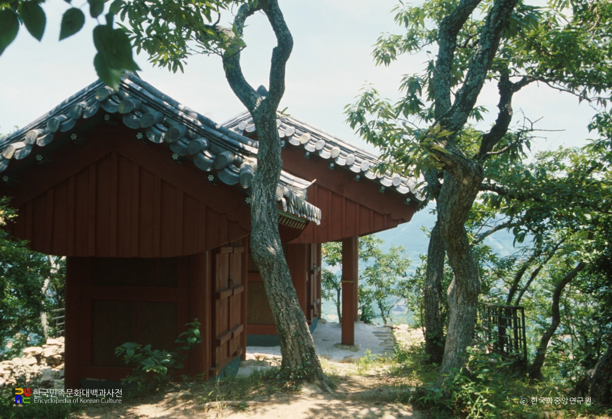 통영 삼덕리 마을제당 측면
