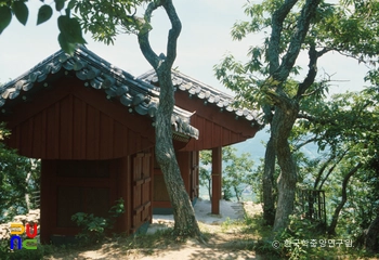 통영 삼덕리 마을제당 측면